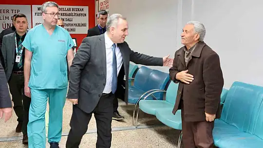 Rektör Altun'dan hastane personeline ziyaret