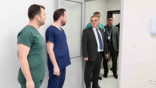 Rektör Altun'dan hastane personeline ziyaret