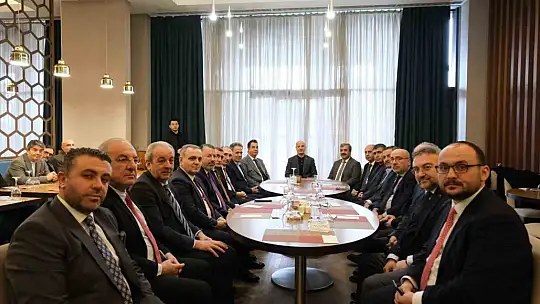 Rektör Karamustafa Anadolu Üniversiteler Birliği İstişare Toplantısı'na katıldı