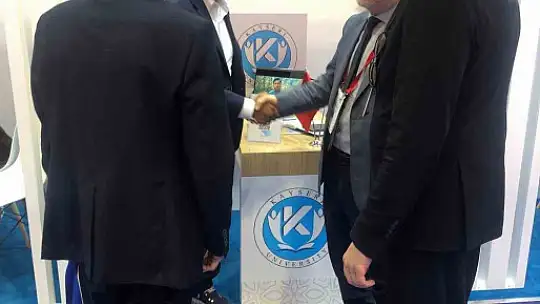 Rektör Karamustafa, Hong Kong'da APAIE Uluslararası Etkinliği'ne katıldı