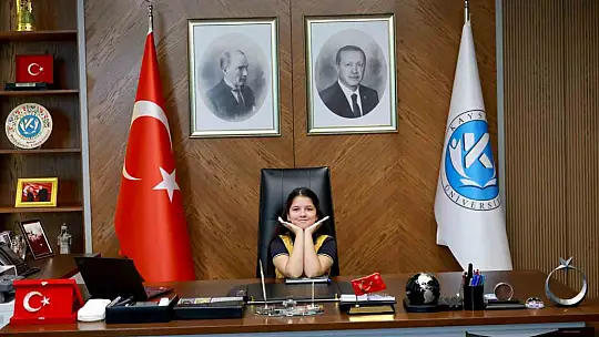 Rektör Karamustafa, koltuğunu 4. sınıf öğrencisine devretti
