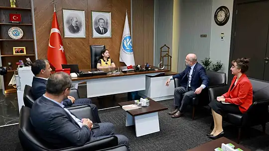 Rektör Karamustafa, koltuğunu 4. sınıf öğrencisine devretti