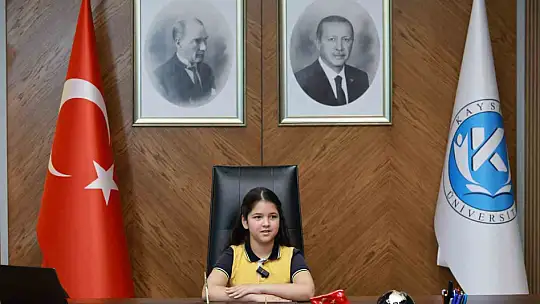 Rektör Karamustafa, koltuğunu 4. sınıf öğrencisine devretti