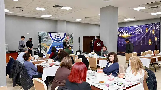 Rektör Prof. Dr. Altun çeşitli alanlarda ödül alan akademisyenlerle bir araya geldi