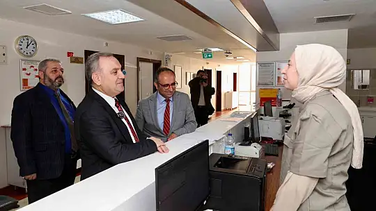 Rektör Prof. Dr. Altun'dan tedavi gören çocuklara 23 Nisan ziyareti