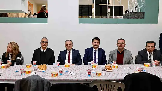Rektör Prof. Dr. Altun, Eczacılık Fakültesi öğrencileri ile iftar yaptı