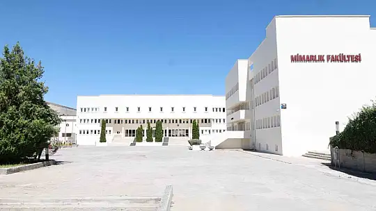 Rektör Prof. Dr. Altun, Mimarlık Fakültesi'ndeki tamamlanan tadilat çalışmalarını yerinde inceledi