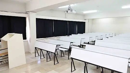 Rektör Prof. Dr. Altun, Mimarlık Fakültesi'ndeki tamamlanan tadilat çalışmalarını yerinde inceledi
