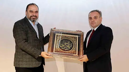 Rektör Prof. Dr. Altun, öğrenciler ile bir araya geldi