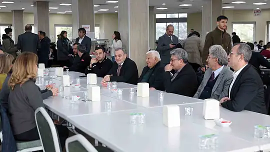 Rektör Prof. Dr. Altun, öğrenciler ile yemek yedi