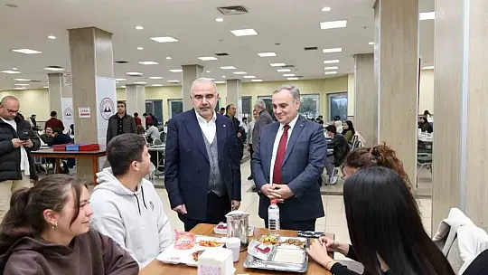 Rektör Prof. Dr. Altun, öğrenciler ile iftar yaptı