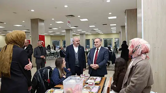 Rektör Prof. Dr. Altun, öğrenciler ile iftar yaptı