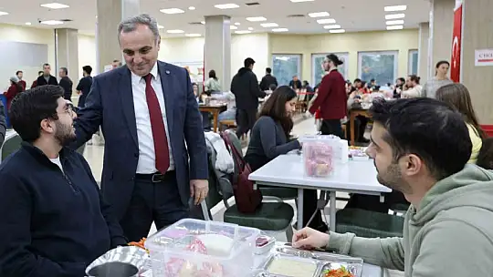 Rektör Prof. Dr. Altun, öğrenciler ile iftar yaptı