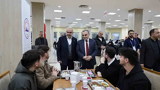 Rektör Prof. Dr. Altun, öğrenciler ile iftar yaptı