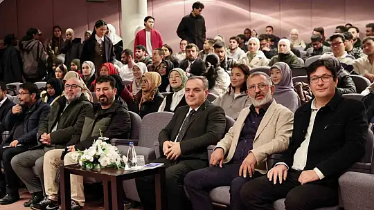 Rektör Prof. Dr. Altun Uluslararası Öğrenci Akademisi'nin açılış dersini verdi