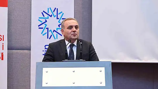 Rektör Prof. Dr. Altun Uluslararası Öğrenci Akademisi'nin açılış dersini verdi