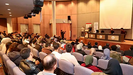 Rektör Prof. Dr. Altun Uluslararası Öğrenci Akademisi'nin açılış dersini verdi