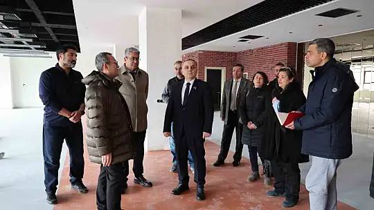 Rektör Prof. Dr. Altun, yenileme çalışması devam eden kütüphane binasını inceledi