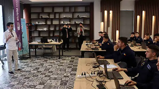 Romanya Hava Harp Okulu öğrencilerine İHA eğitimi