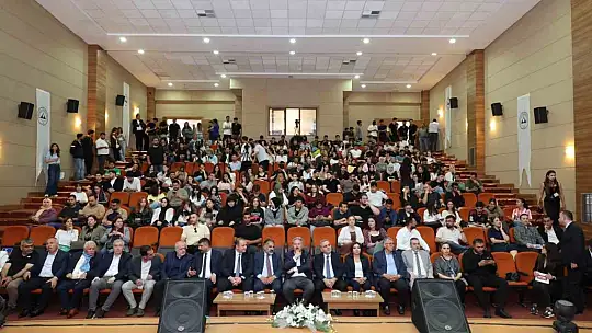 RTÜK Üst Kurul Başkan Vekili Güçer, ERÜ'de öğrencilerle buluştu