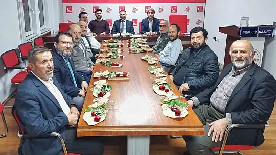 Saadet Partisi'nden aile değerlerine vurgu: Eşlere çiçek sürprizi