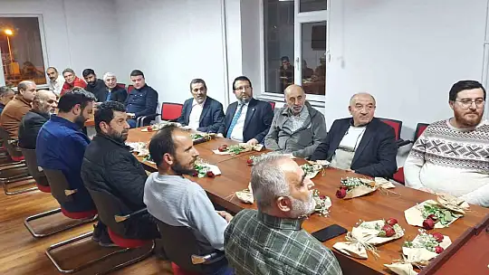 Saadet Partisi'nden aile değerlerine vurgu: Eşlere çiçek sürprizi
