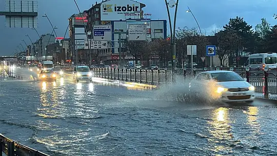 Sağanak yağış Kayseri'de hayatı olumsuz etkiledi