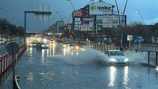 Sağanak yağış Kayseri'de hayatı olumsuz etkiledi