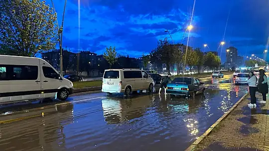 Sağanak yağış Kayseri'de hayatı olumsuz etkiledi