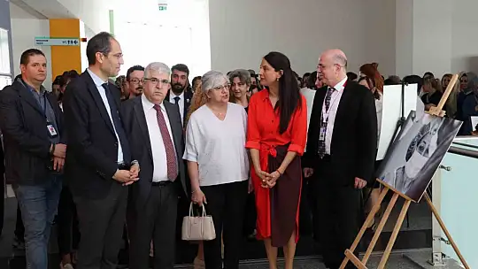 Sağlık çalışanlarının gözünden ebeler ve hemşireler objektiflere yansıdı