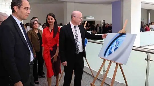 Sağlık çalışanlarının gözünden ebeler ve hemşireler objektiflere yansıdı