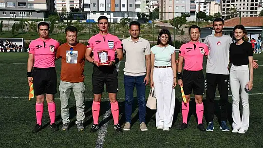Samed Armut, düdüğünü astı