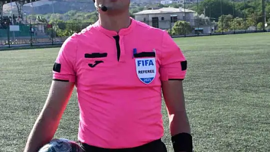 Samed Armut, düdüğünü astı
