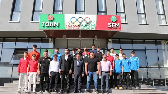 Şampiyon güreşçilerden Kayseri'ye ziyaret