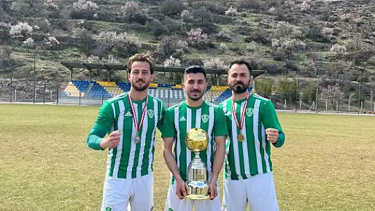 Şampiyon Kayseri Şekerspor kupasını aldı