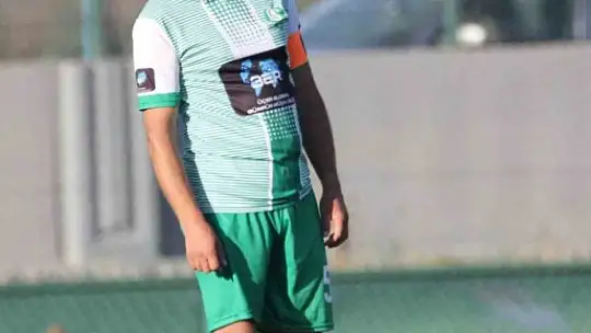 Şampiyon oldu, futbolu bıraktı