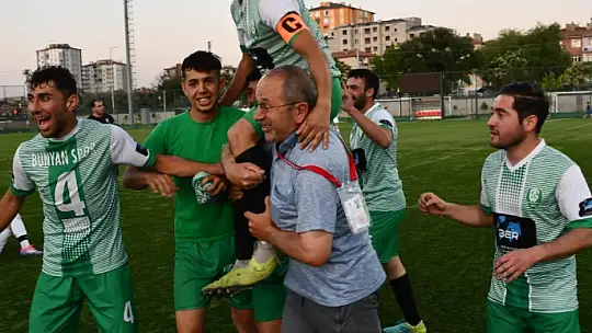Şampiyon oldu, futbolu bıraktı