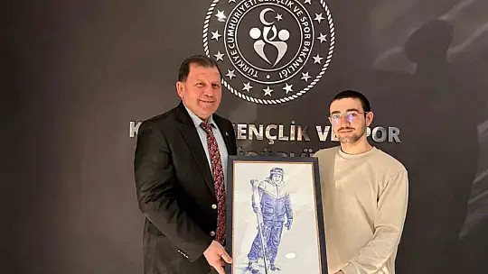 Şampiyon sporcudan Kabakcı'ya anlamlı hediye