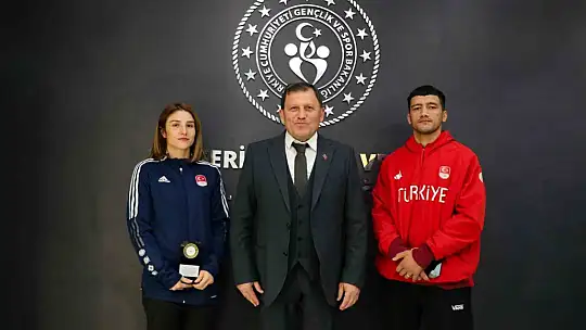 Şampiyonlara coşkulu karşılama