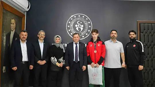 Şampiyonlardan Kabakcı'ya ziyaret