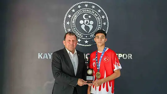 Şampiyonlardan Kabakcı'ya ziyaret
