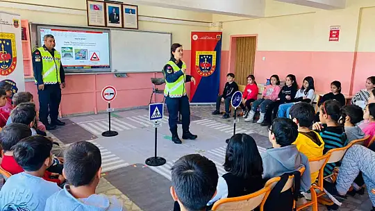 Sarıoğlan'da öğrencilere trafik eğitimi verildi