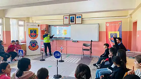 Sarıoğlan'da öğrencilere trafik eğitimi verildi