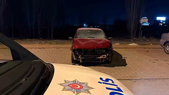 Sattığı otomobilin parasını beklerken, kazalı haliyle karşılaştı