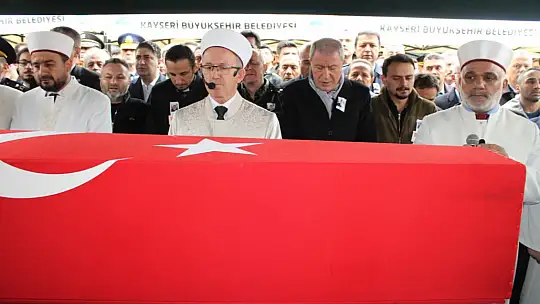 Şehit eşini askeri montuyla son yolculuğuna uğurladı