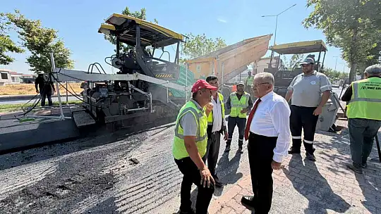 Şehit Komandolar Caddesi'ndeki asfalt çalışması devam ediyor