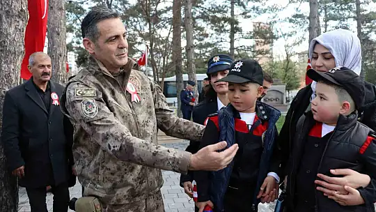 Şehit polisler mezarları başında anıldı