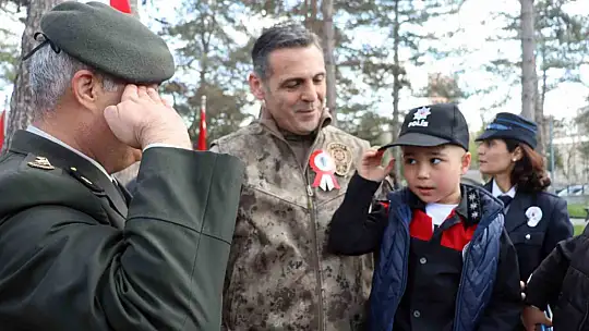 Şehit polisler mezarları başında anıldı