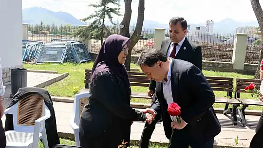 Şehitlikte hüzünlü arife