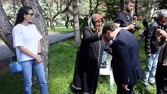 Şehitlikte hüzünlü arife